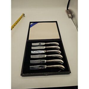 Vintage Raimond Sheffield  Stainless 6 Serated Knife Set in Case